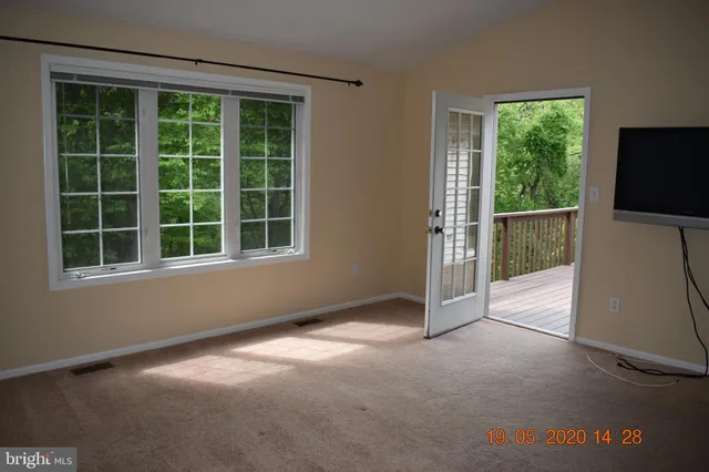 a view of empty room with floor to ceiling window and floor to ceiling window