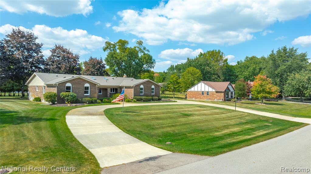26131 Pleasant Valley Road Farmington Hills, MI 48331 - Photo 5 of 61