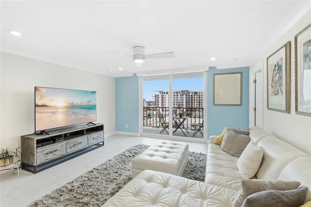 $575,000 | 101 South Gulfstream Avenue, Unit 14D, Sarasota, FL 34236