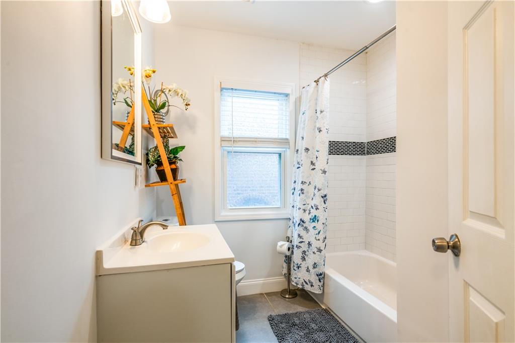 1760 Rogers Avenue Southwest Atlanta, GA 30310 - Photo 38 of 57 a bathroom with a sink a toilet and a bathtub