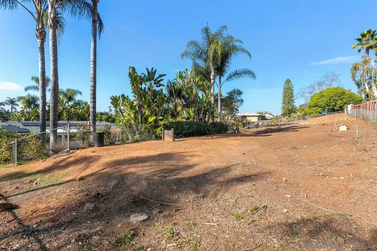 2105 Lakeview Road Vista, CA 92084 - Photo 38 of 45 Gallery Image 38