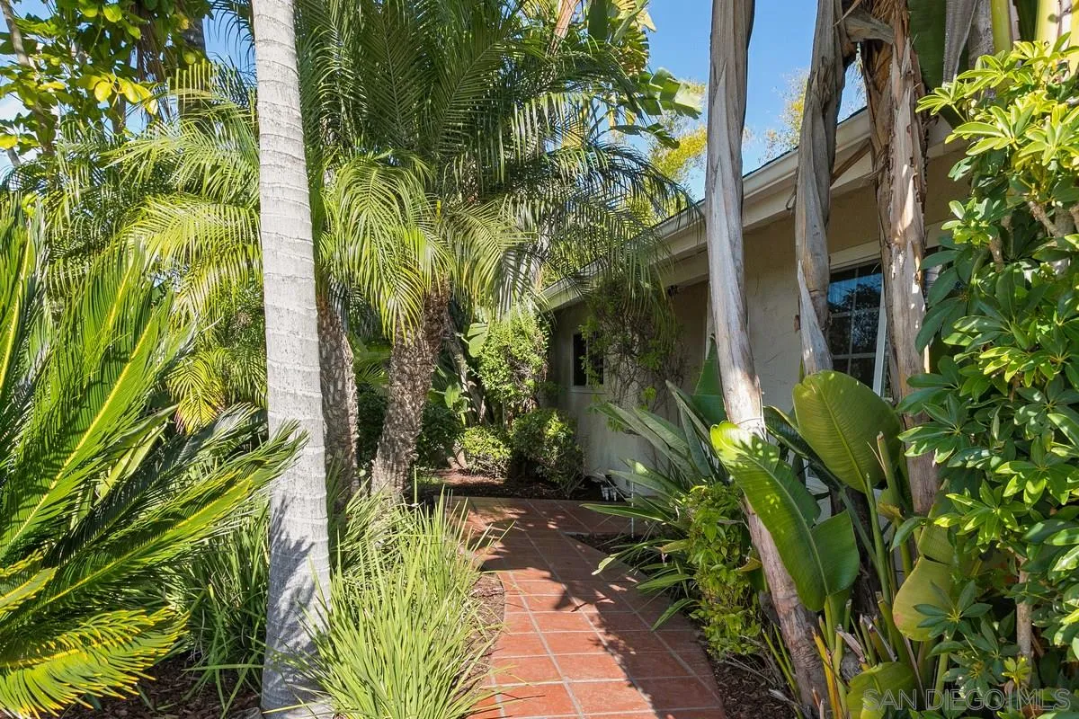 2105 Lakeview Road Vista, CA 92084 - Photo 4 of 45 Gallery Image 4