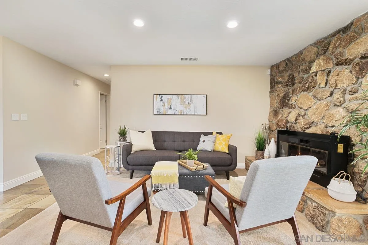 2105 Lakeview Road Vista, CA 92084 - Photo 9 of 45 Gallery Image 9