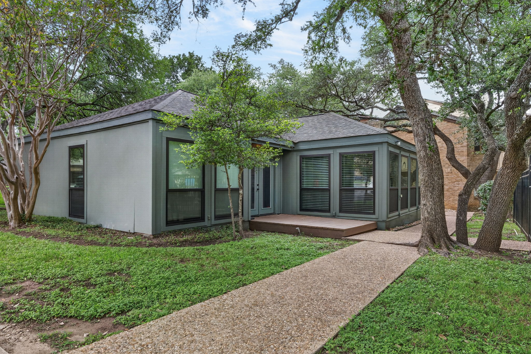 8210 Bent Tree Road, Unit 256 Austin, TX 78759 - Photo 29 of 29 a front view of a house with a garden and yard