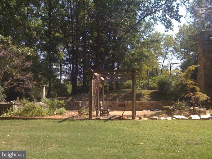 23493 Watson Road Leesburg, VA 20175 - Photo 4 of 16 Patio