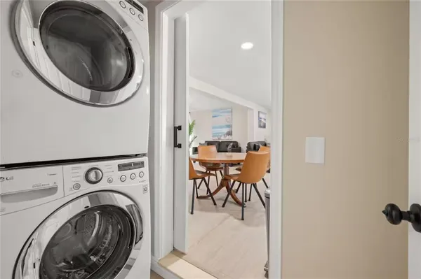 a view of a livingroom with washer and dryer