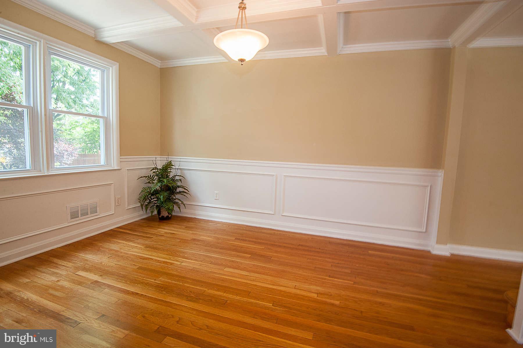 6129 Dunroming Road Baltimore, MD 21239 - Photo 11 of 30 Dining Room