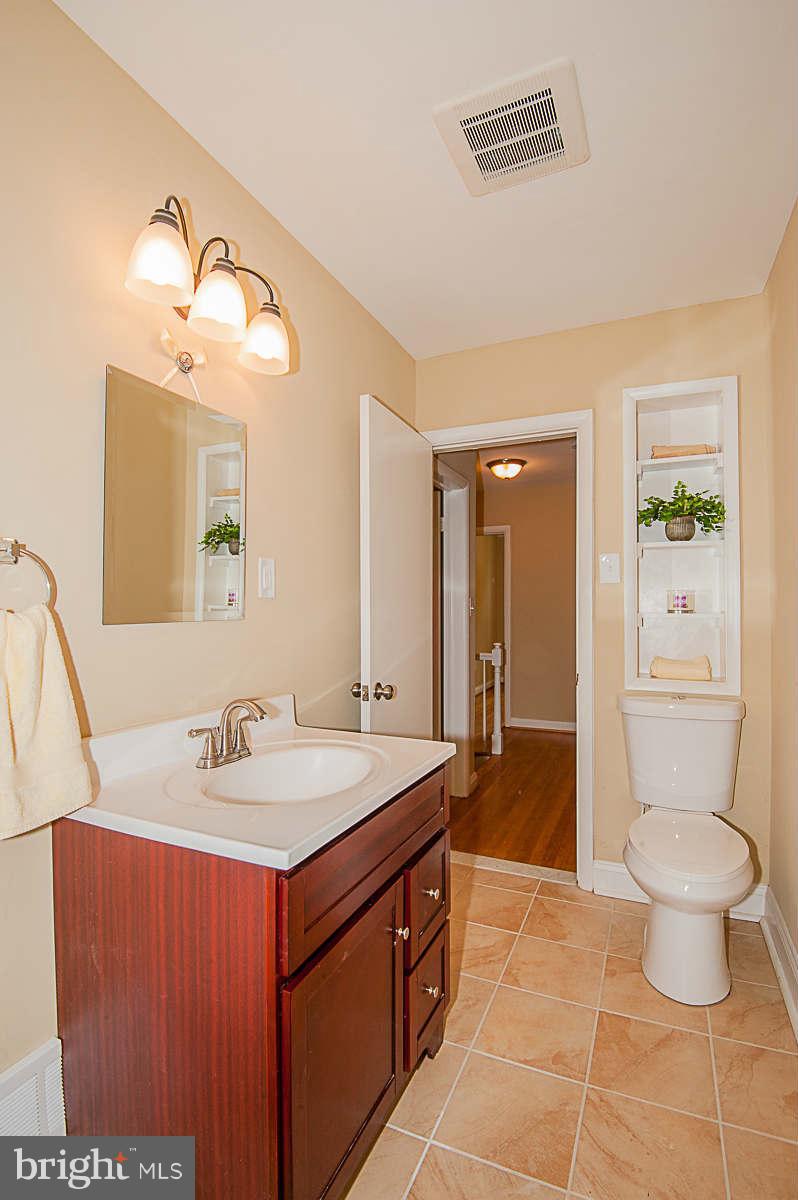 6129 Dunroming Road Baltimore, MD 21239 - Photo 12 of 30 Bath
