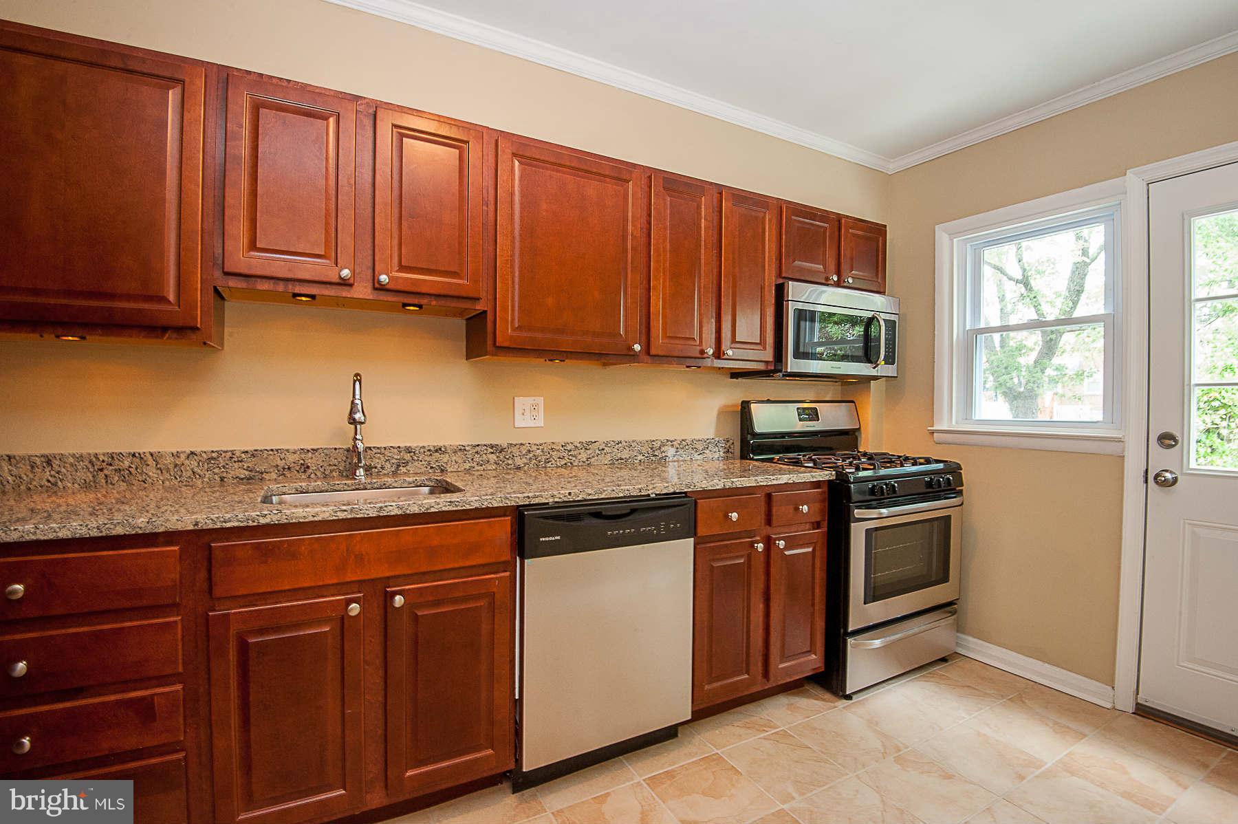 6129 Dunroming Road Baltimore, MD 21239 - Photo 3 of 30 Kitchen