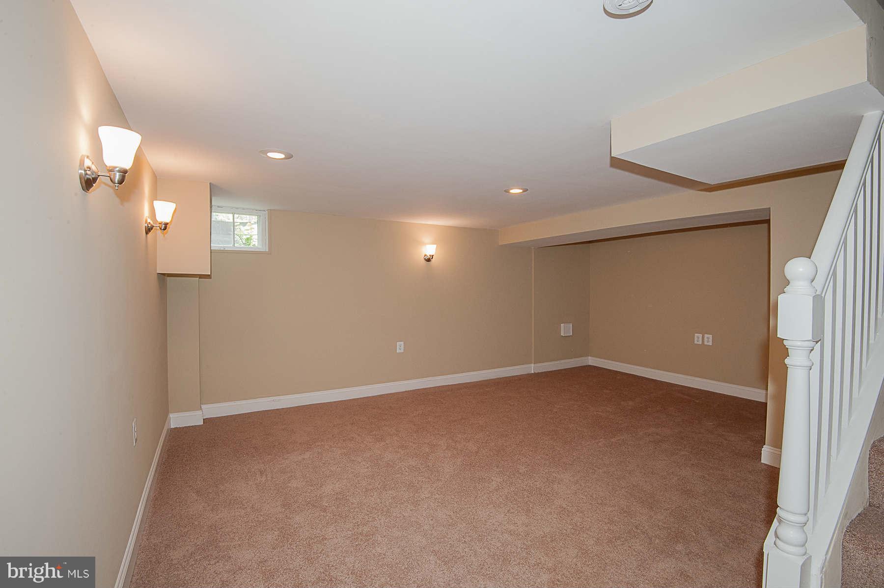 6129 Dunroming Road Baltimore, MD 21239 - Photo 24 of 30 Family Room