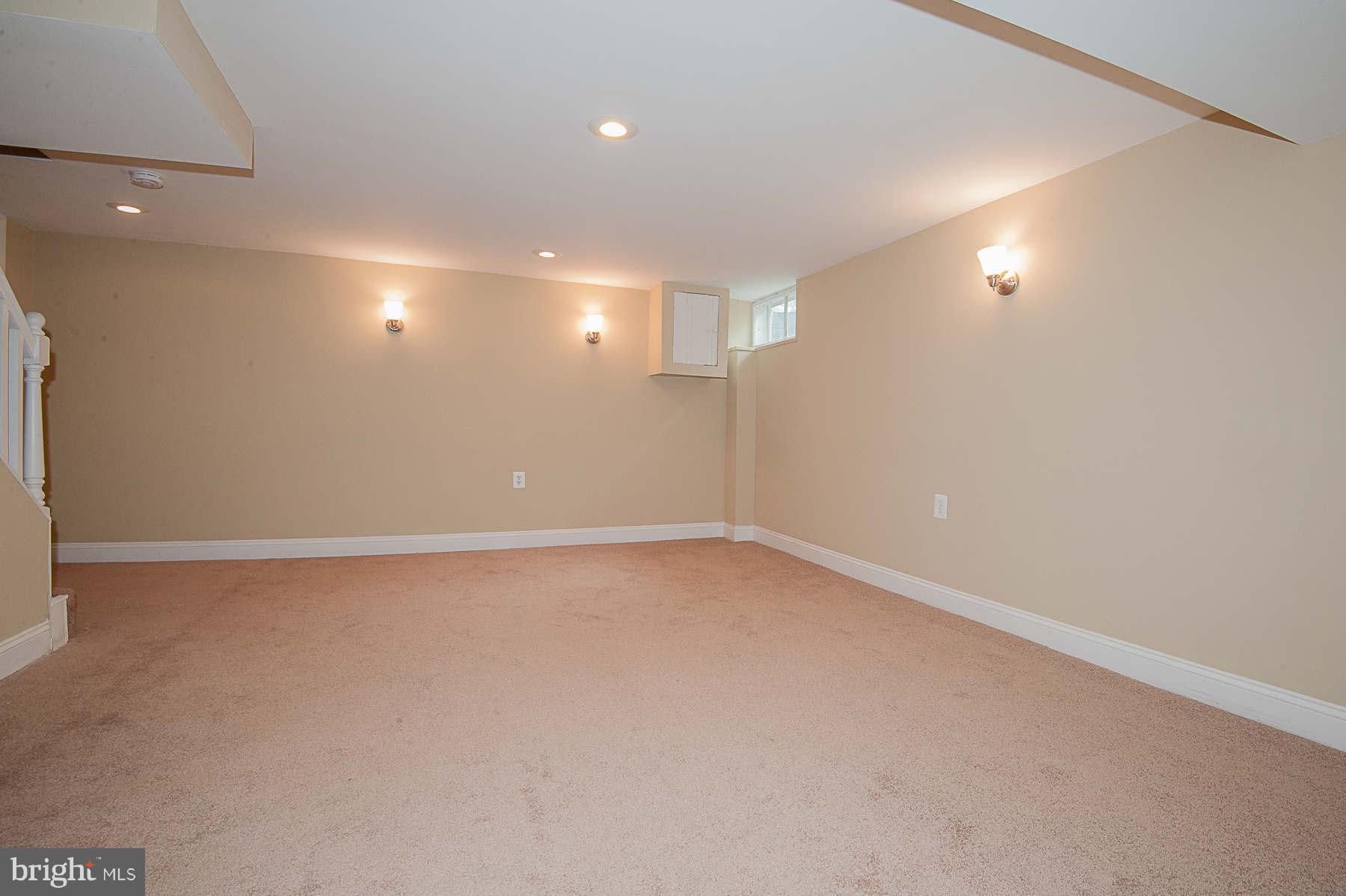 6129 Dunroming Road Baltimore, MD 21239 - Photo 25 of 30 Family Room