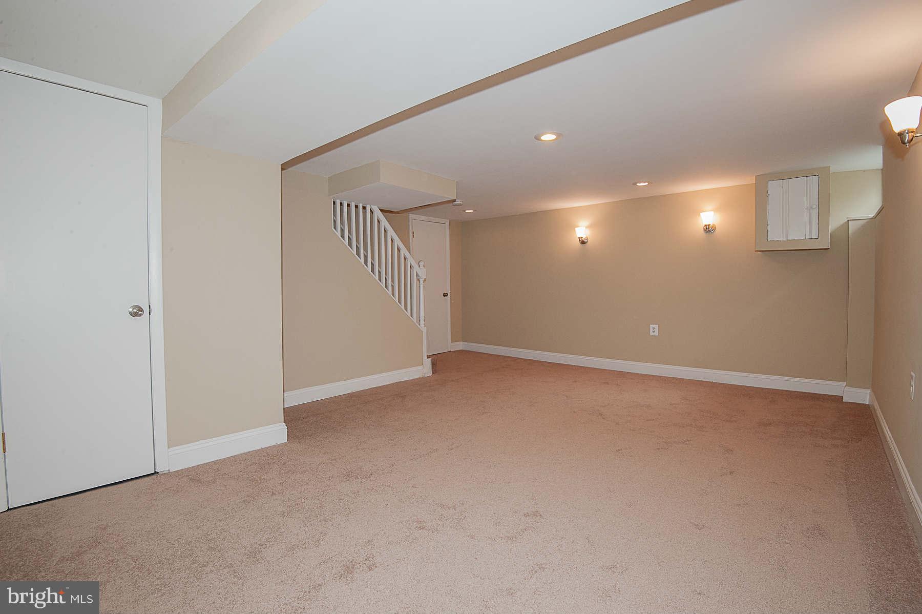 6129 Dunroming Road Baltimore, MD 21239 - Photo 26 of 30 Family Room