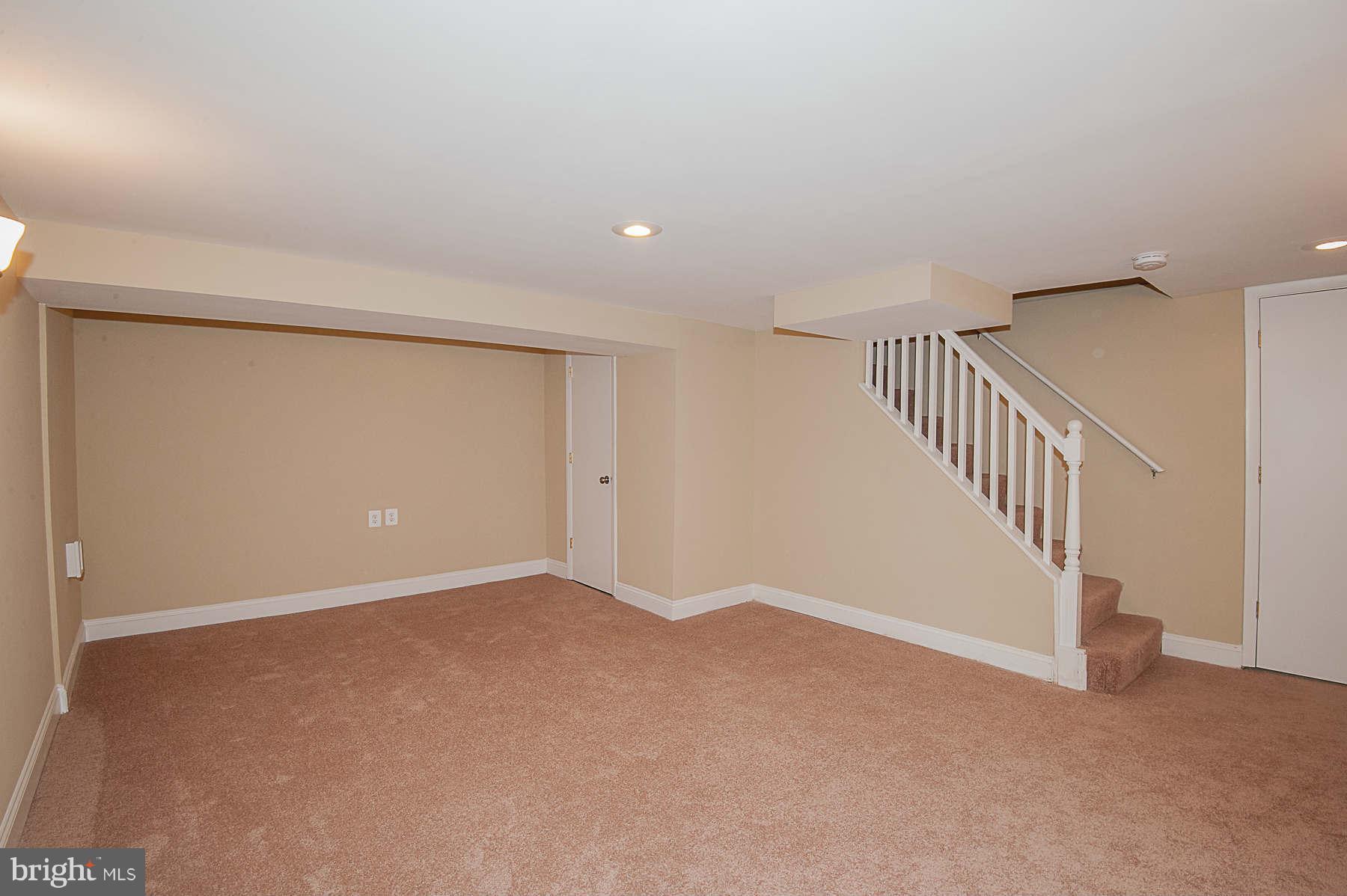 6129 Dunroming Road Baltimore, MD 21239 - Photo 27 of 30 Family Room