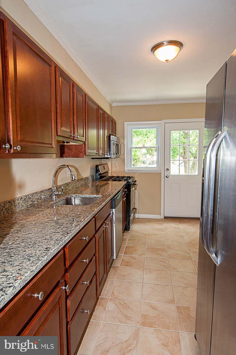 6129 Dunroming Road Baltimore, MD 21239 - Photo 5 of 30 Kitchen