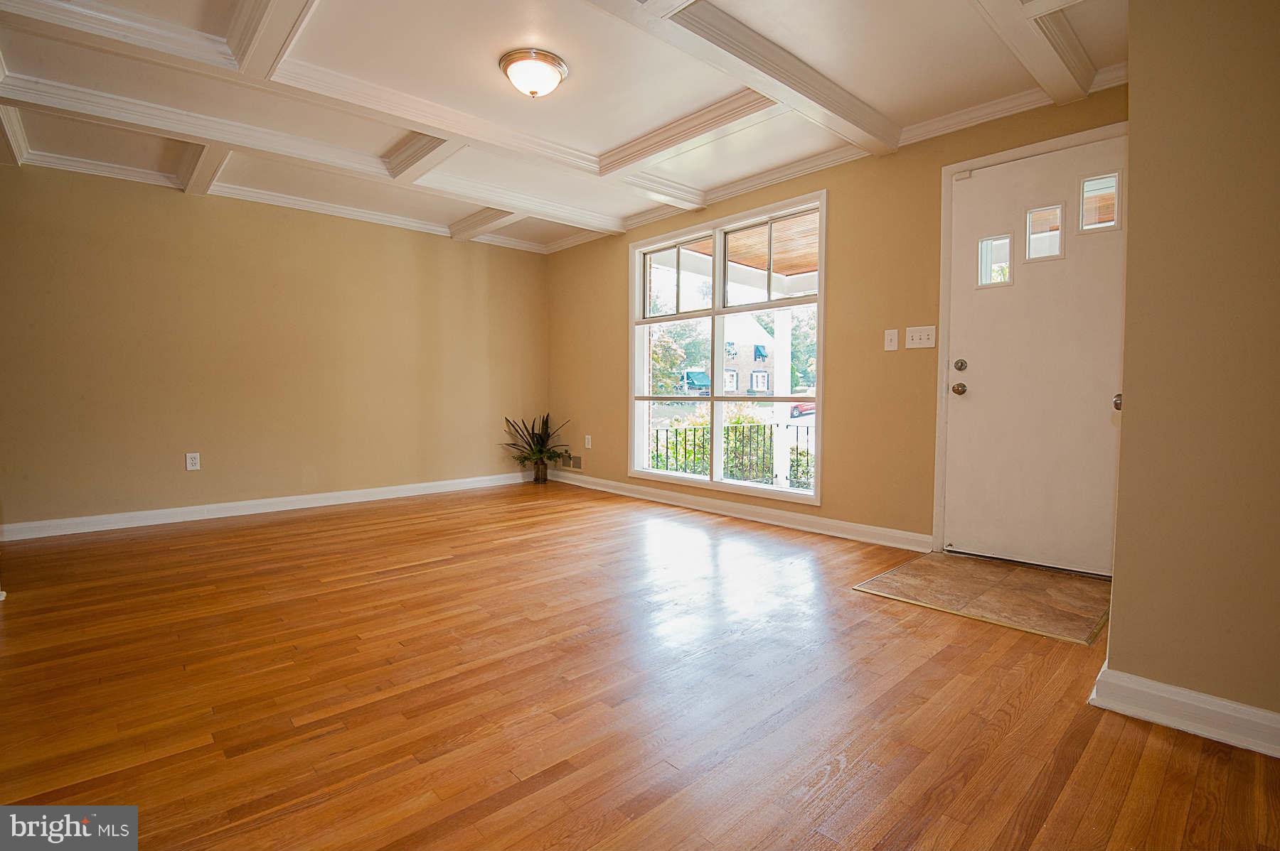 6129 Dunroming Road Baltimore, MD 21239 - Photo 6 of 30 Living Room