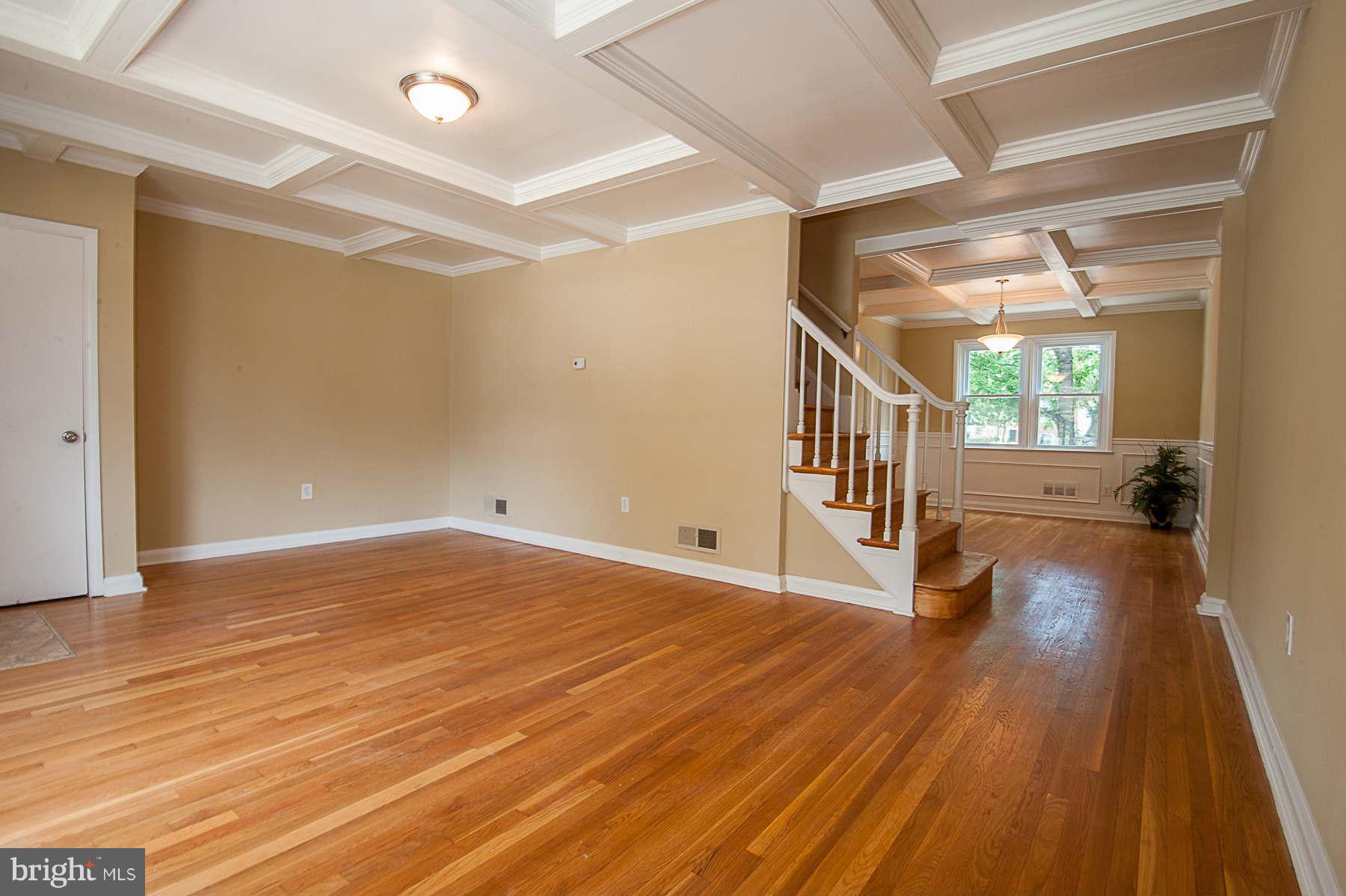 6129 Dunroming Road Baltimore, MD 21239 - Photo 7 of 30 Living Room