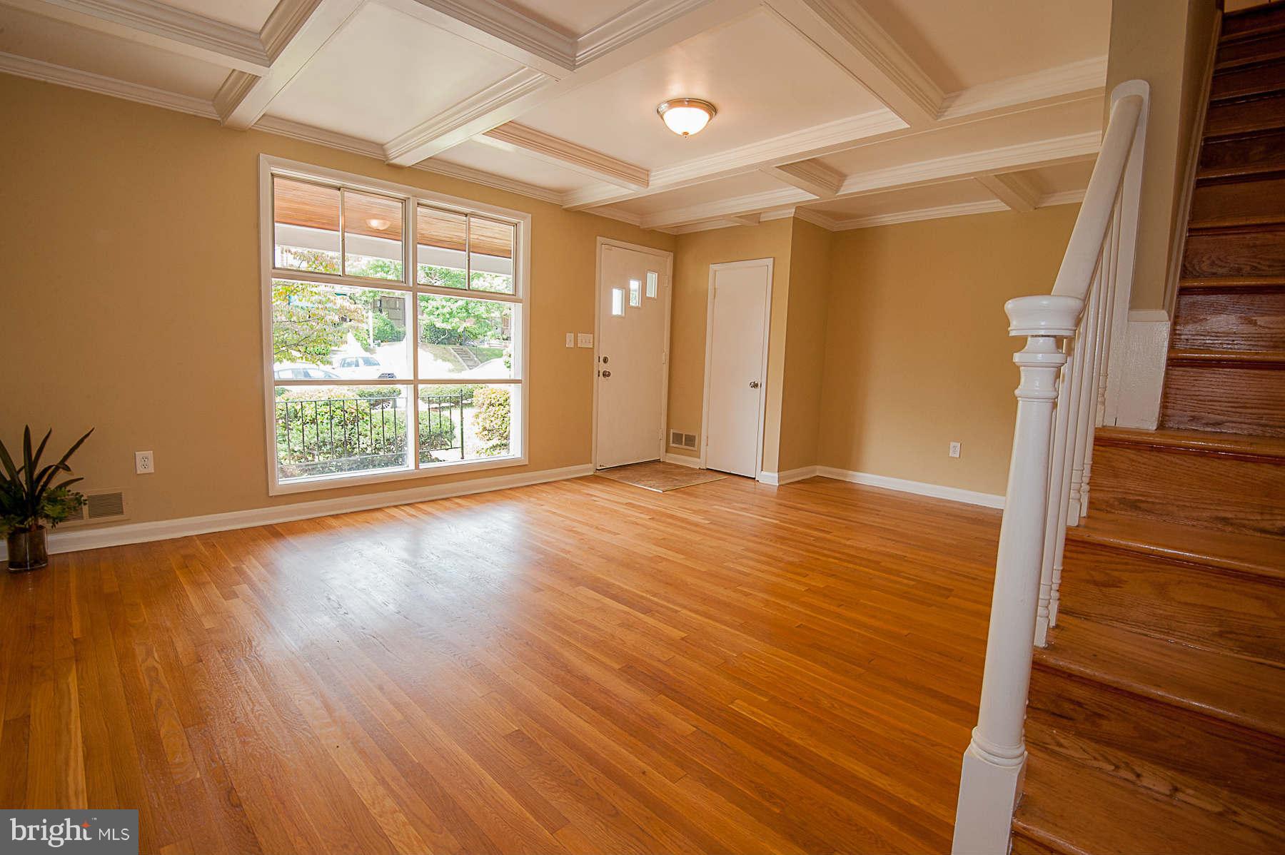 6129 Dunroming Road Baltimore, MD 21239 - Photo 8 of 30 Living Room