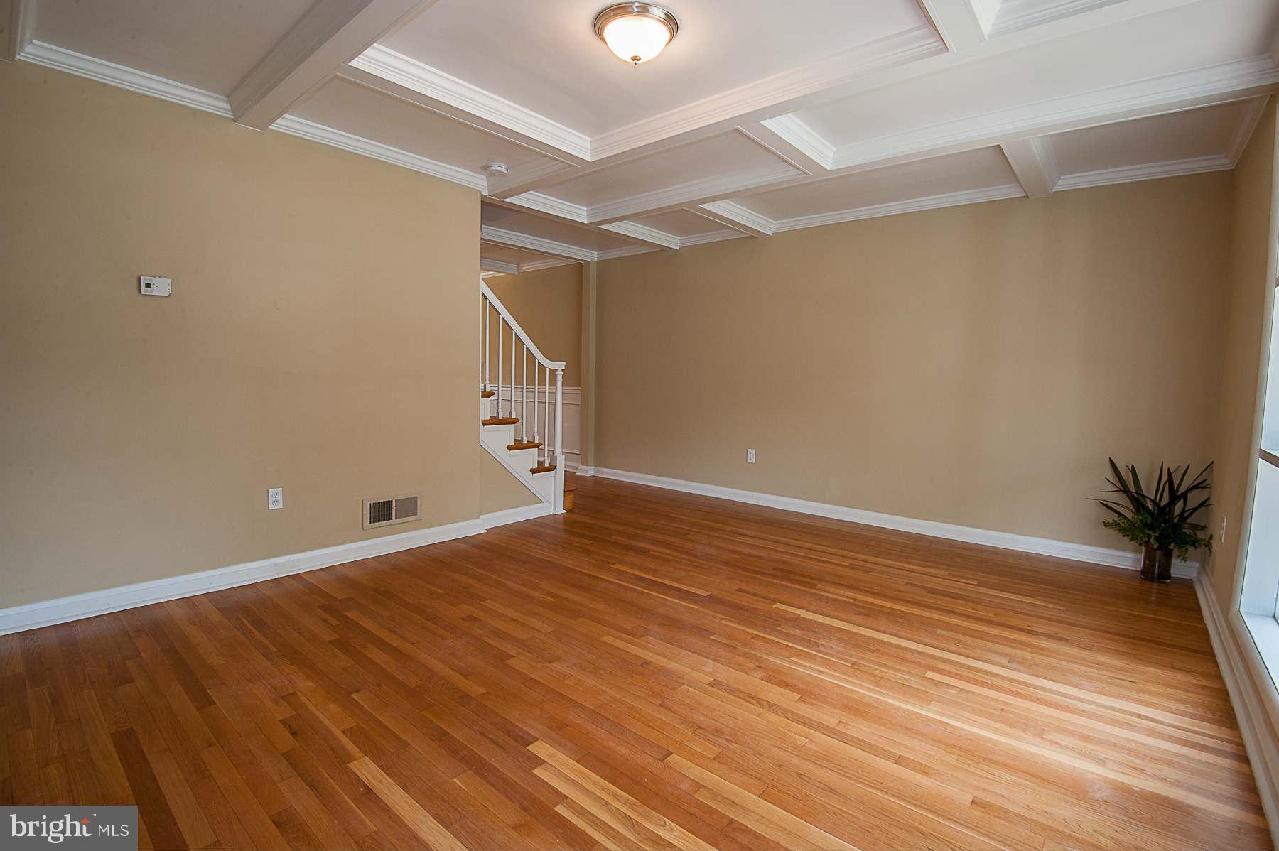 6129 Dunroming Road Baltimore, MD 21239 - Photo 9 of 30 Living Room