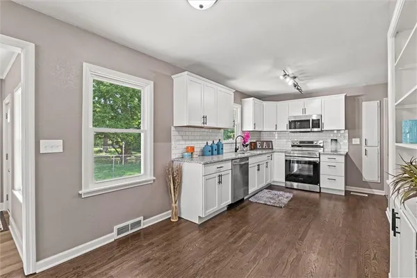 $269,900 | 11911 East 44th Street, Kansas City, MO 64133