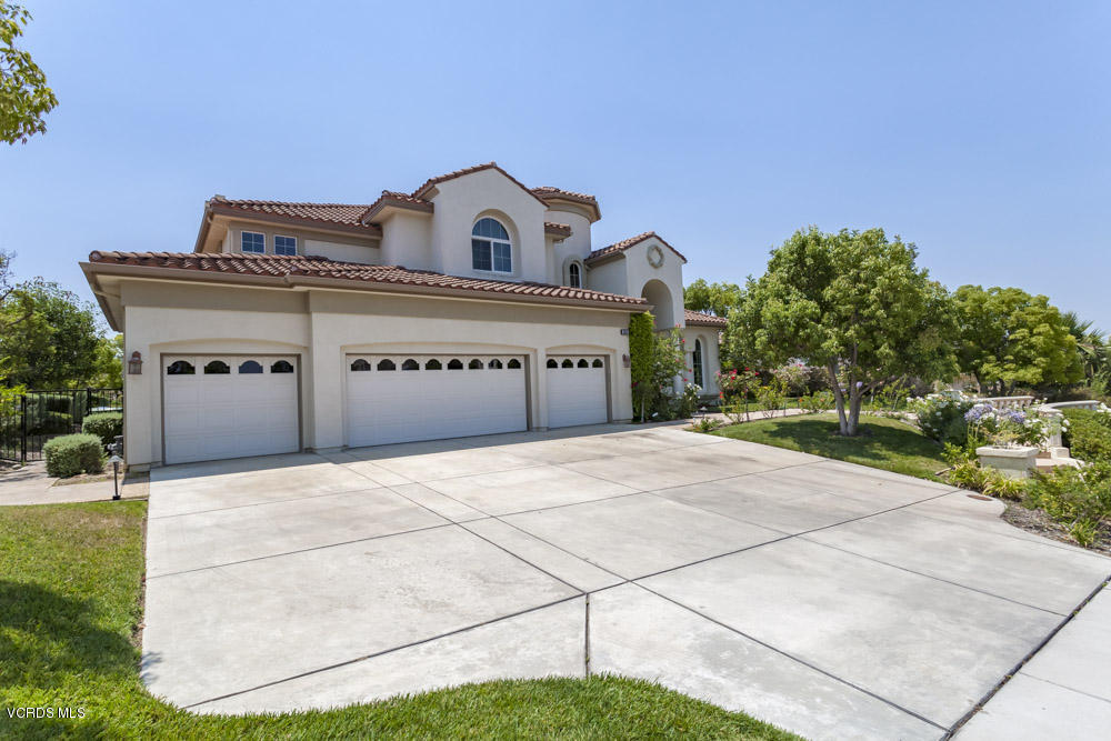 12054 Nelson Road Moorpark, CA 93021 - Photo 5 of 75 a view of a house with a outdoor space