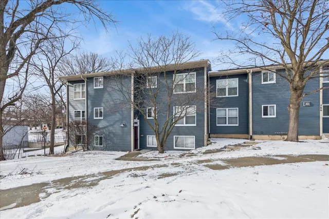 $165,000 | 764 Terrace Court, Unit A, Elgin, IL 60120