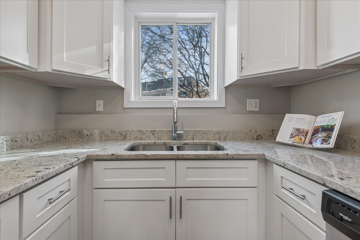 764 Terrace Court, Unit A Elgin, IL 60120 - Photo 3 of 24