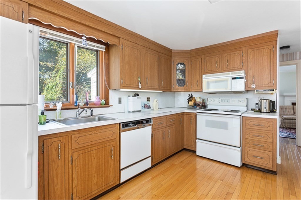 16 Constitution Road Lexington, MA 02421 - Photo 17 of 38
