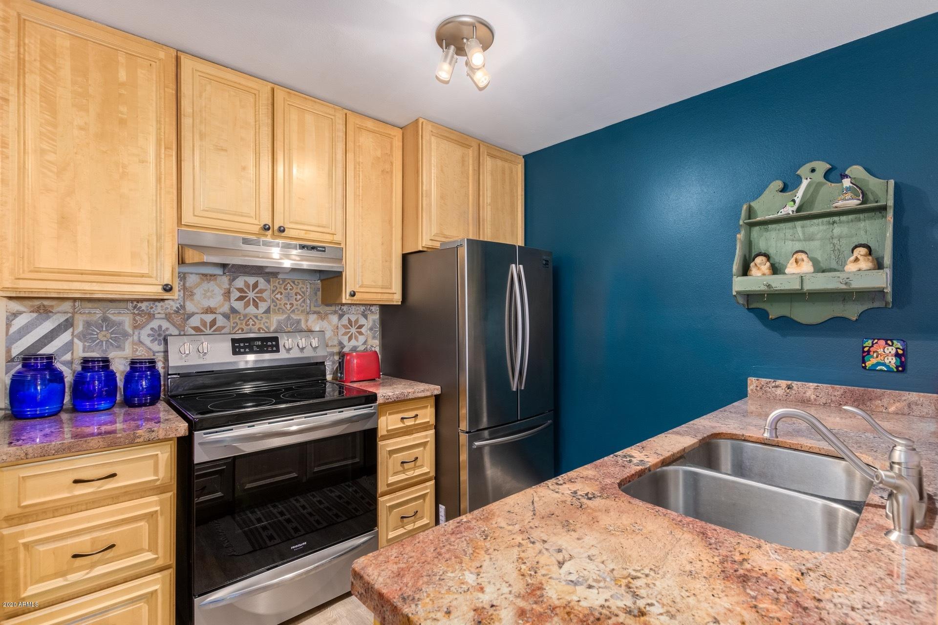 5525 East Thomas Road, Unit R16 Phoenix, AZ 85018 - Photo 8 of 28 0009-Thomas 10
