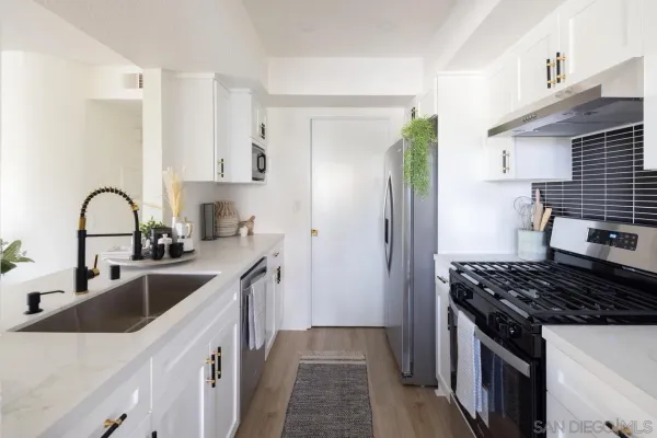 $2,950 | 9449 Fairgrove Lane, Unit 102, San Diego, CA 92129