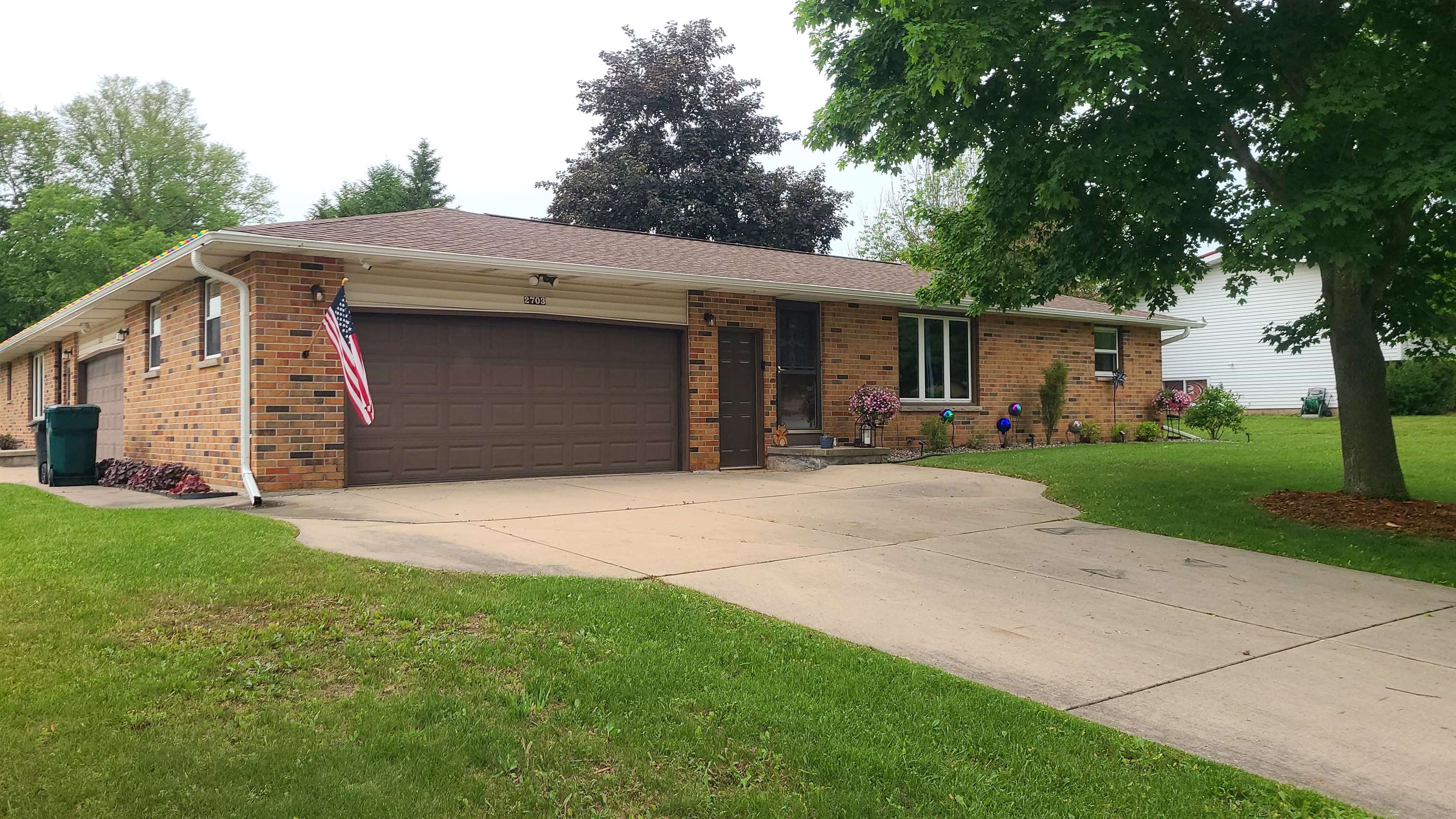 1023 Rockwell Road Green Bay, WI 54313 - Photo 1 of 31