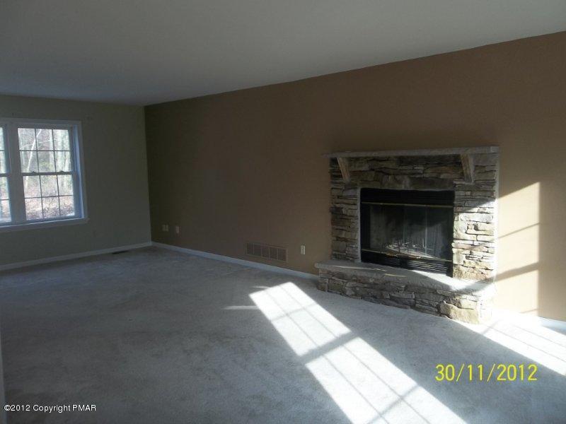 2161 Village Road Effort, PA 18330 - Photo 2 of 11 Great room