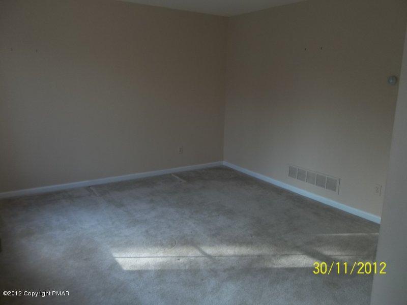 2161 Village Road Effort, PA 18330 - Photo 3 of 11 dining room
