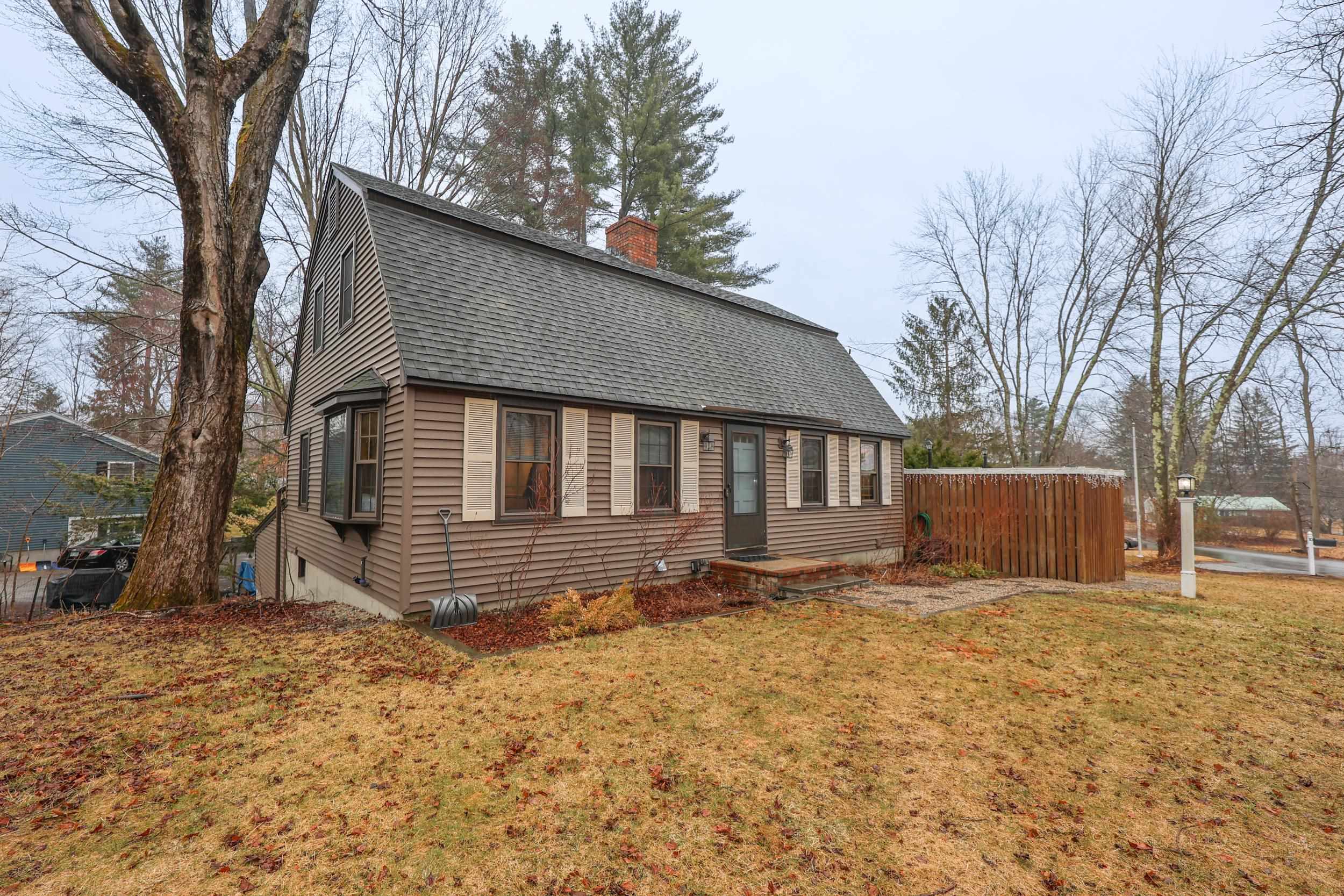 10 Martha Drive Derry, NH 03038 - Photo 3 of 44