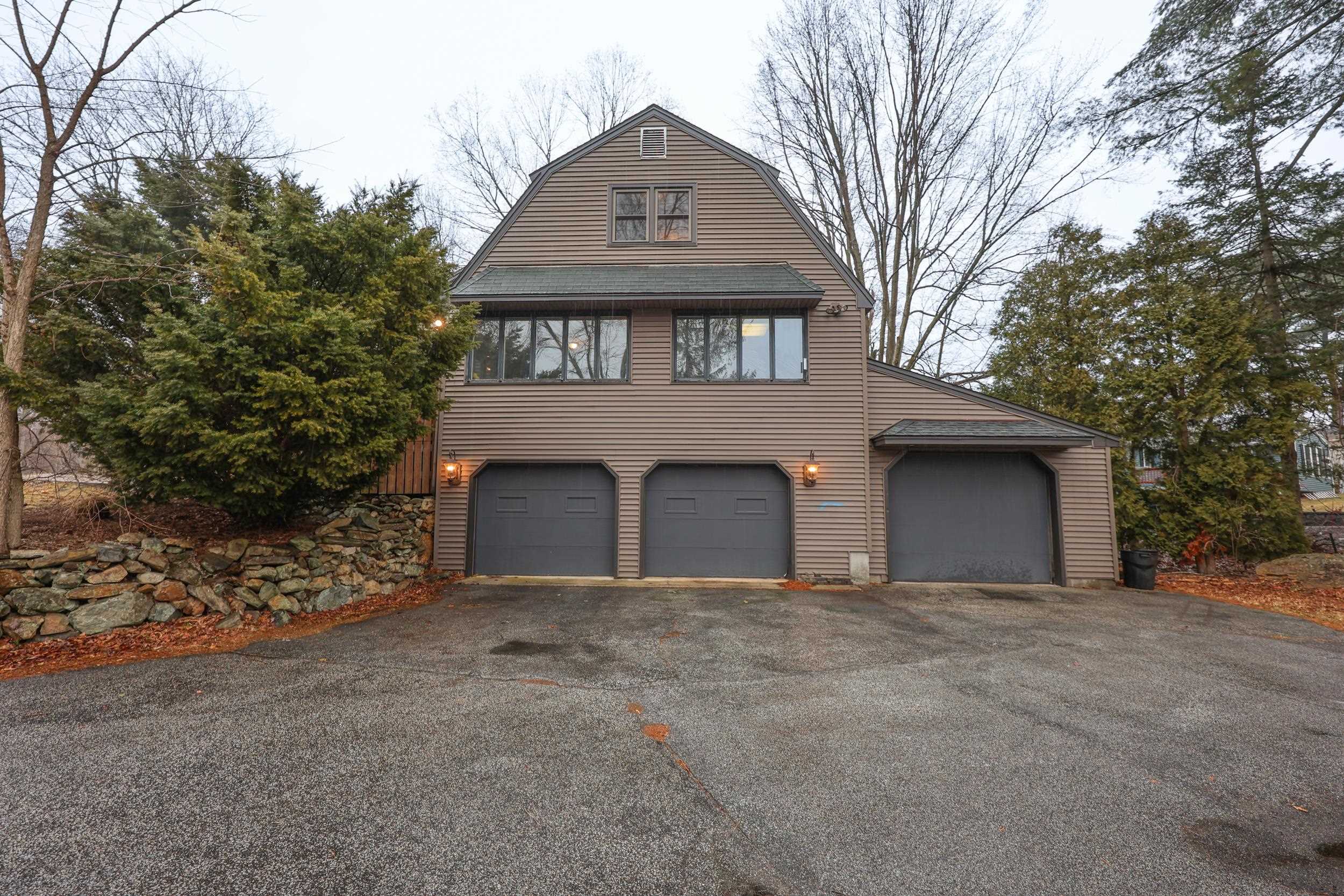 10 Martha Drive Derry, NH 03038 - Photo 4 of 44