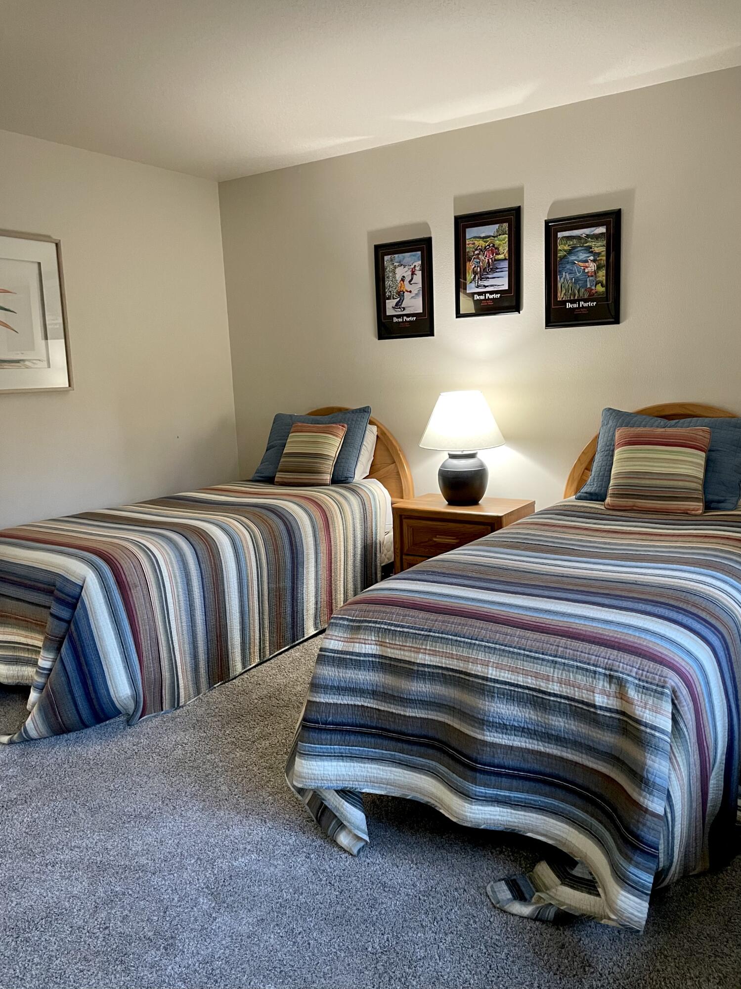 57351 Beaver Ridge Loop, Unit 19B1 Sunriver, OR 97707 - Photo 13 of 30 13-Guest Bed-R19