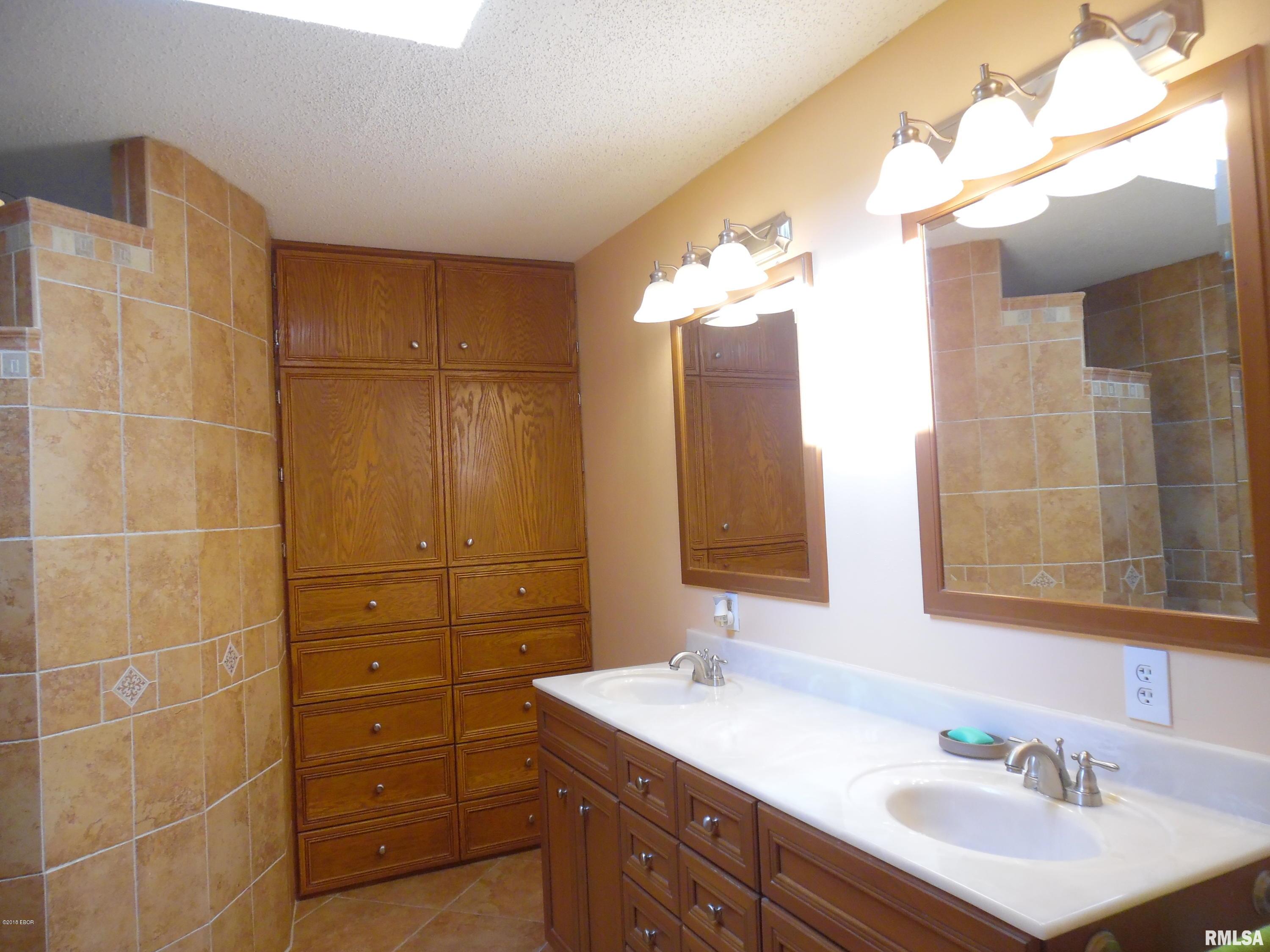 38 Country Club Road Mount Vernon, IL 62864 - Photo 17 of 39 Gallery Image 17