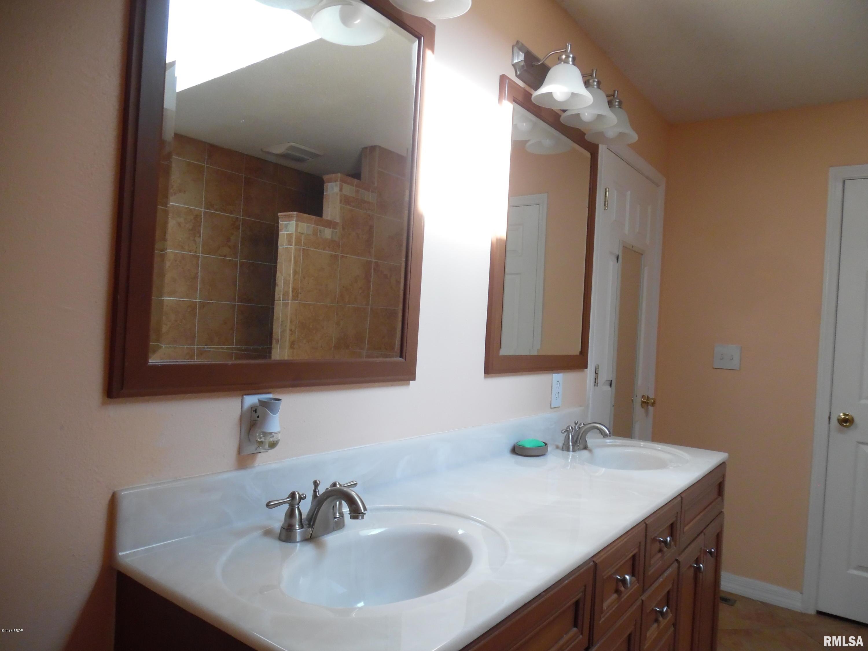 38 Country Club Road Mount Vernon, IL 62864 - Photo 20 of 39 Gallery Image 20