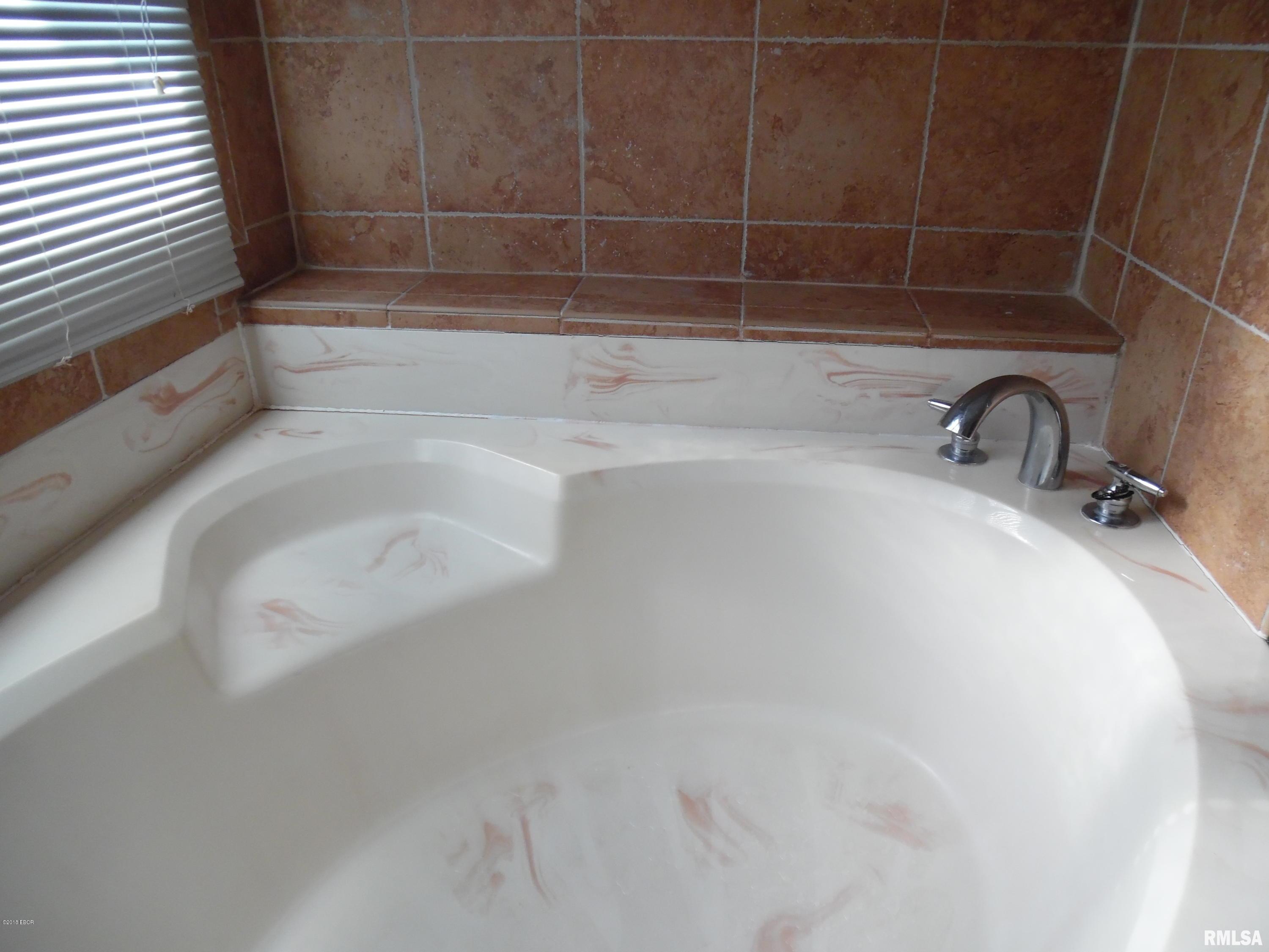 38 Country Club Road Mount Vernon, IL 62864 - Photo 23 of 39 Gallery Image 23