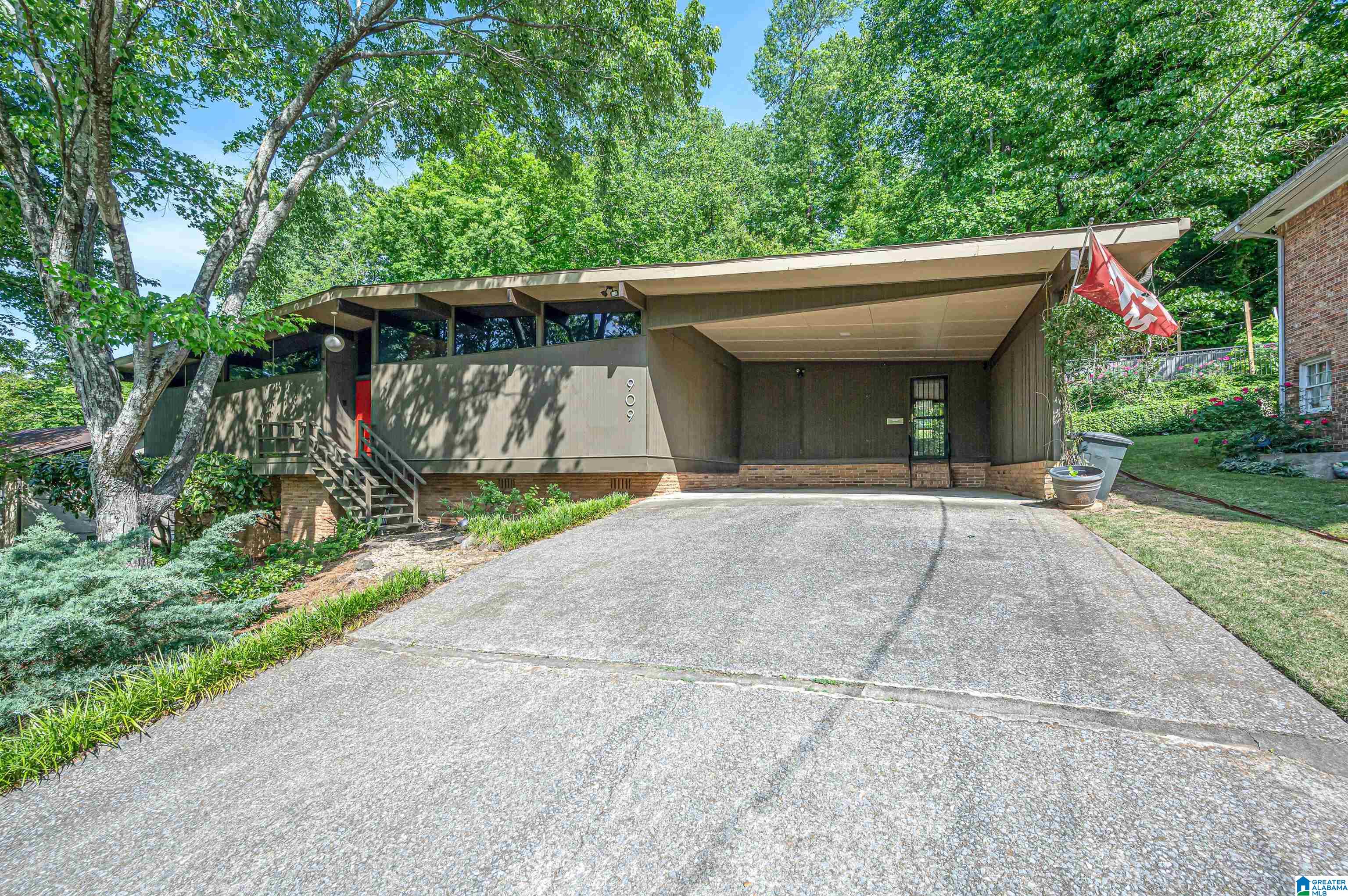 909 Rockford Road Birmingham, AL 35222 - Photo 2 of 46
