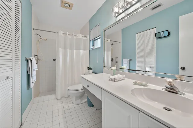 a en suite bathroom with a sink and a mirror