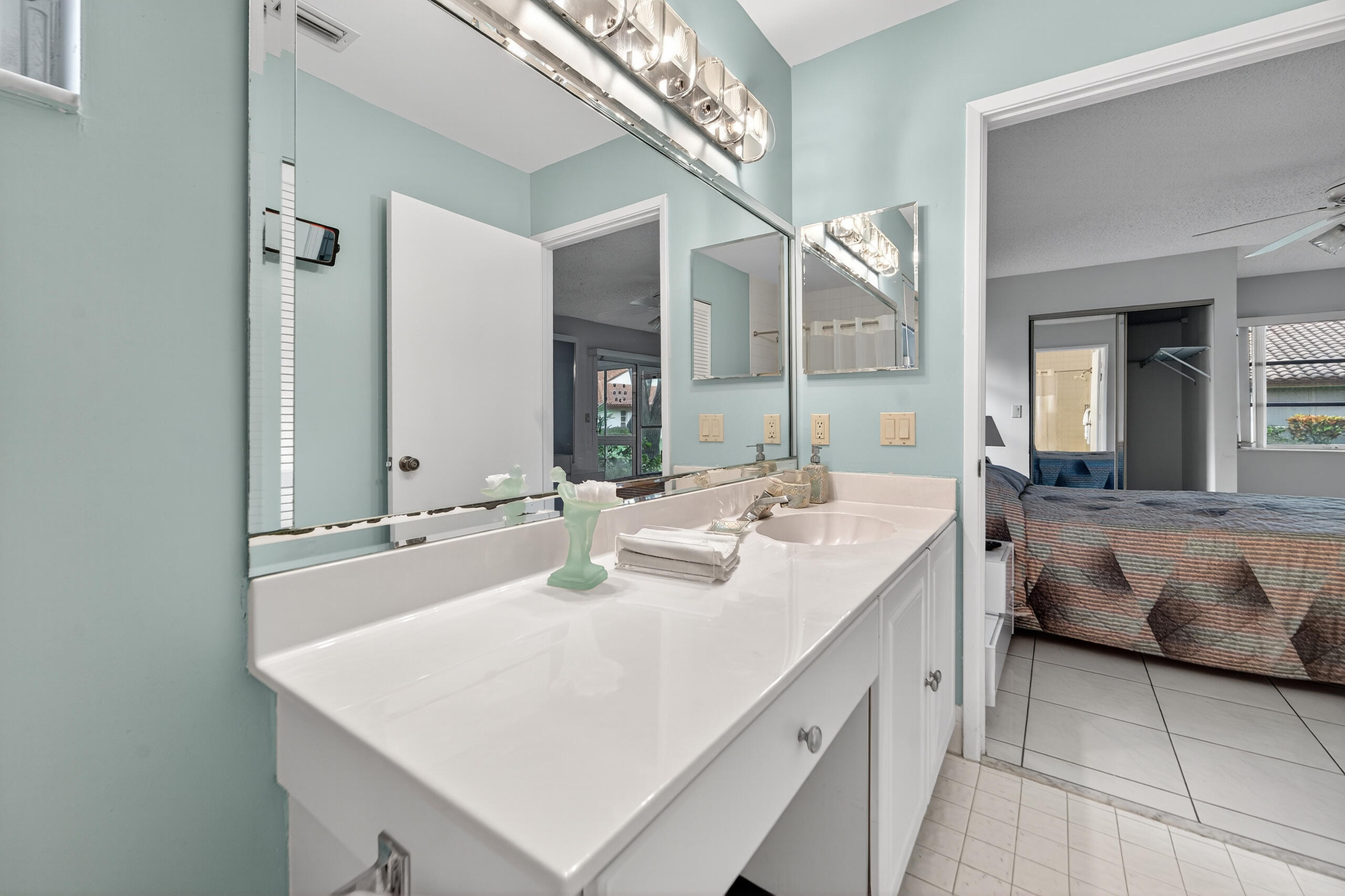 6065 Sunny Manor Court Delray Beach, FL 33484 - Photo 24 of 58 a en suite bathroom with a sink and a mirror