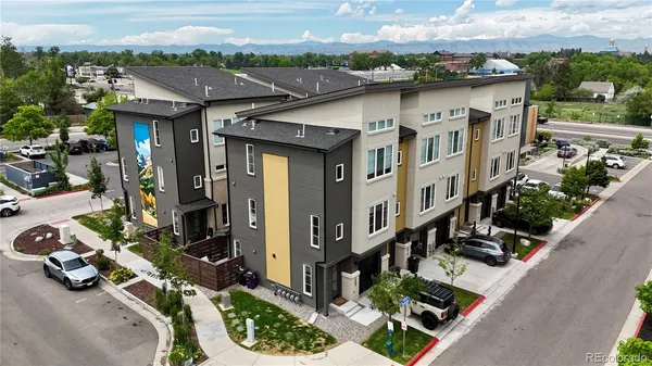 $3,350 | 2900 West Parkside Place, Denver, CO 80221