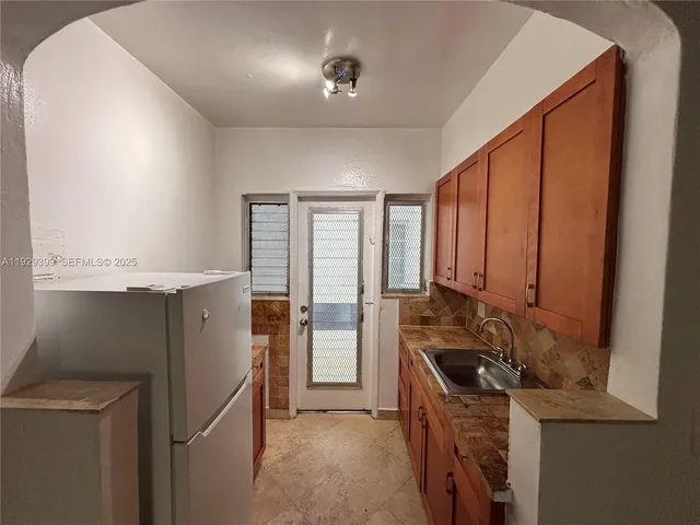 $1,700 | 1522 Meridian Avenue, Unit 6, Miami Beach, FL 33139