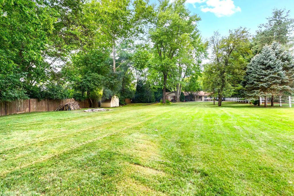 4700 Riverside Drive Columbus, OH 43220 - Photo 4 of 21 7G5A1980