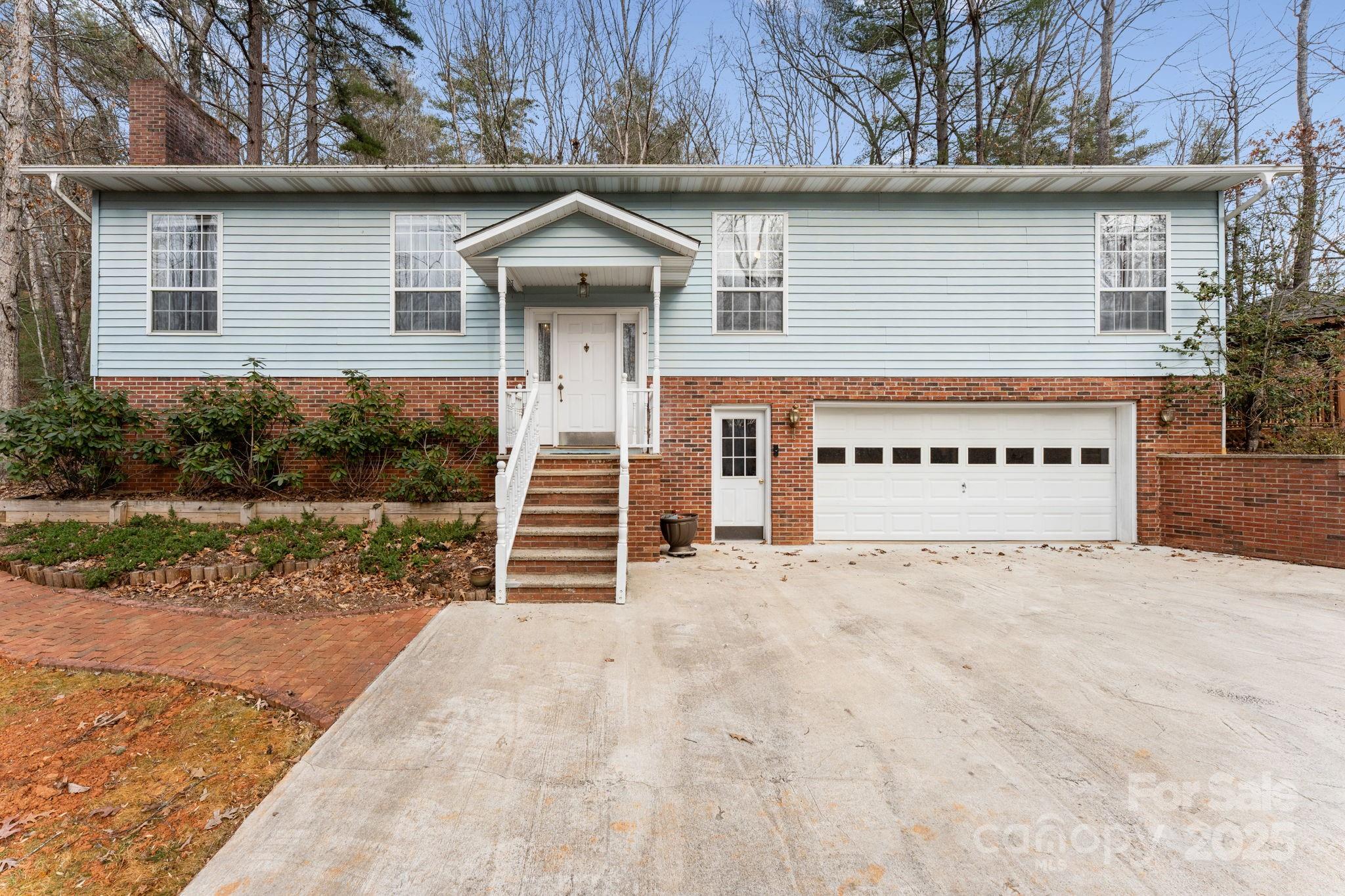 184 Trimont Mountain Road Franklin, NC 28734 - Photo 2 of 41
