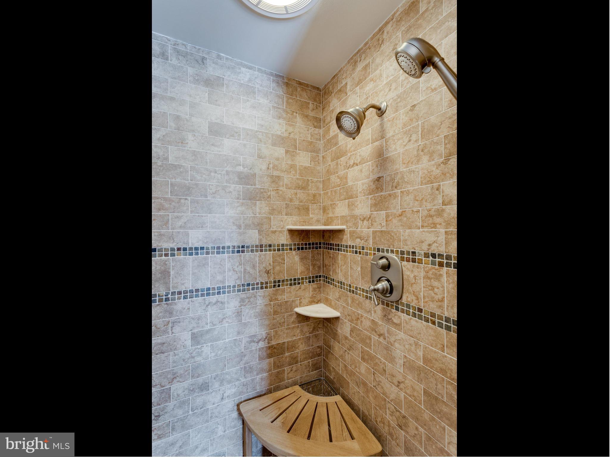 11633 Henderson Road Clifton, VA 20124 - Photo 17 of 30 Bath (Master)