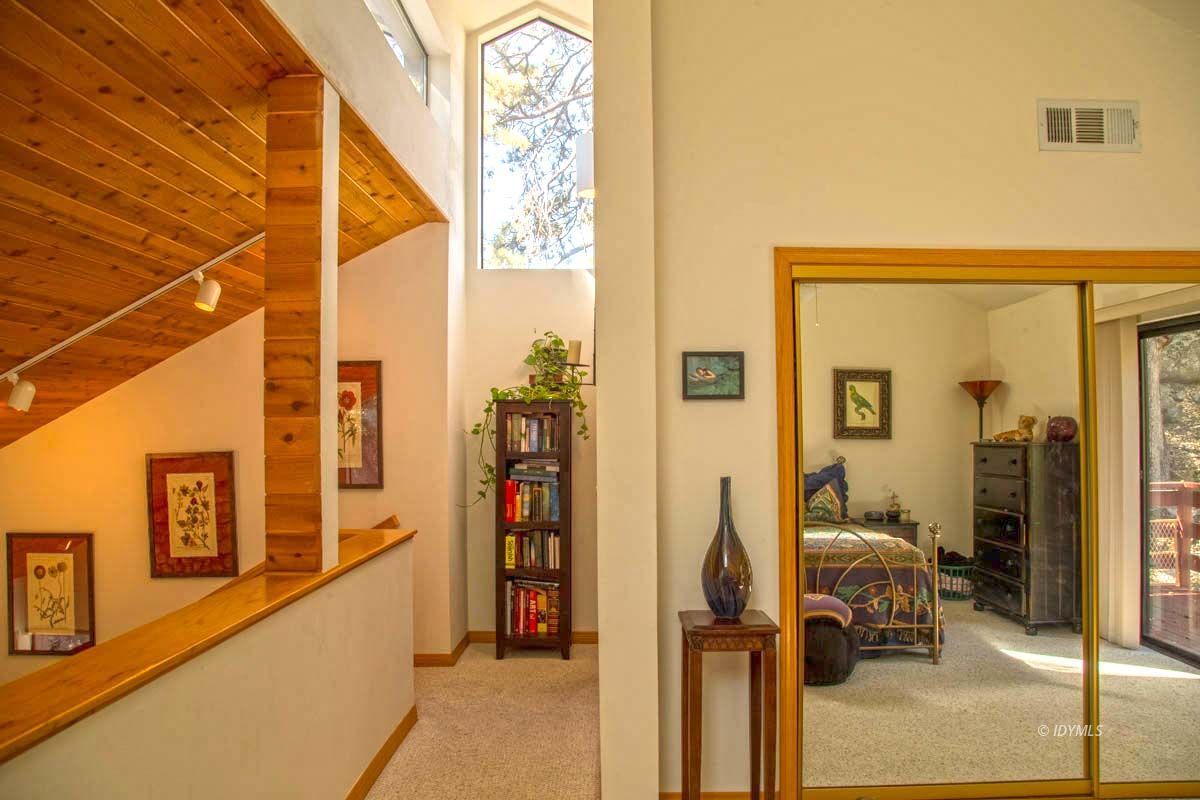 26540 Saunders Meadow Road Idyllwild, CA 92549 - Photo 25 of 34 a view of a room with gym equipment
