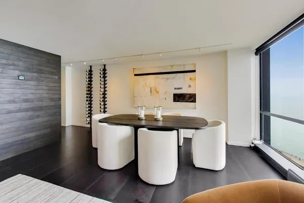 $4,500 | 910 North Lake Shore Drive, Unit 1615, Chicago, IL 60611