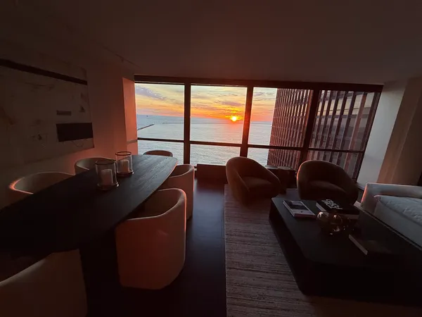 $4,500 | 910 North Lake Shore Drive, Unit 1615, Chicago, IL 60611