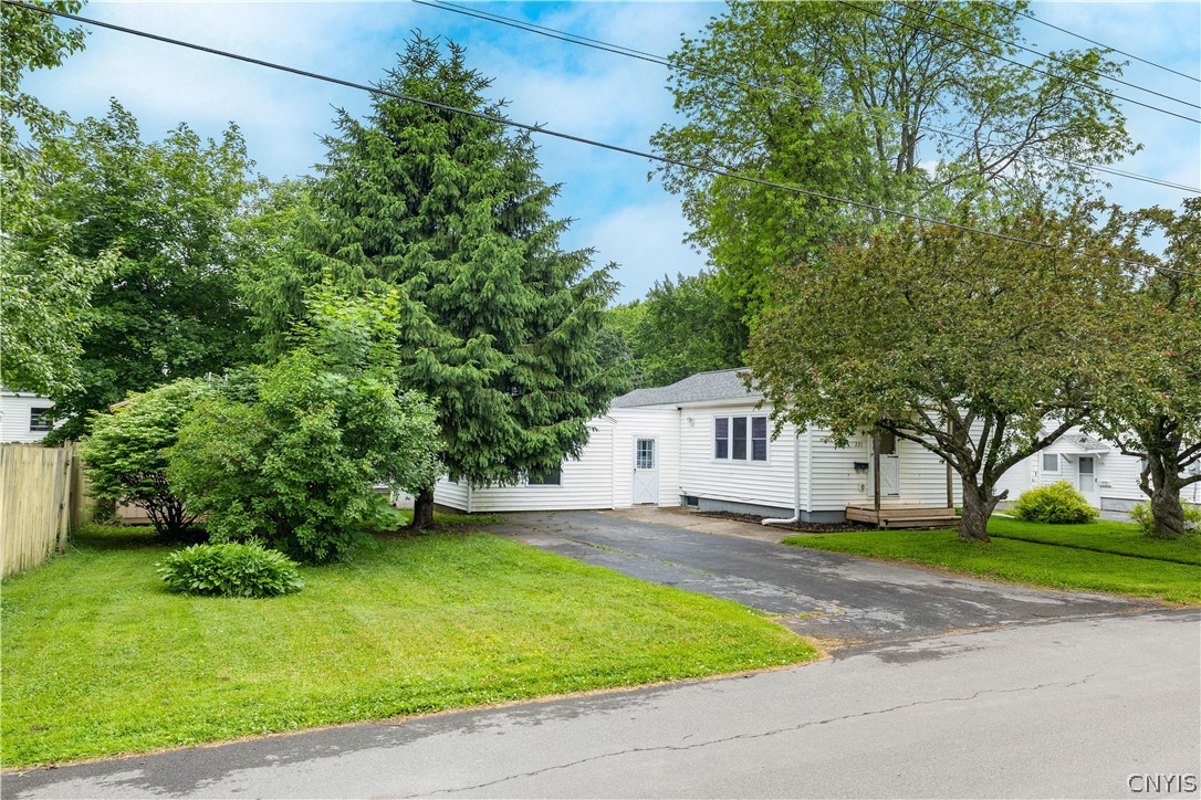 221 Chappell Street Oneida, NY 13421 - Photo 4 of 25